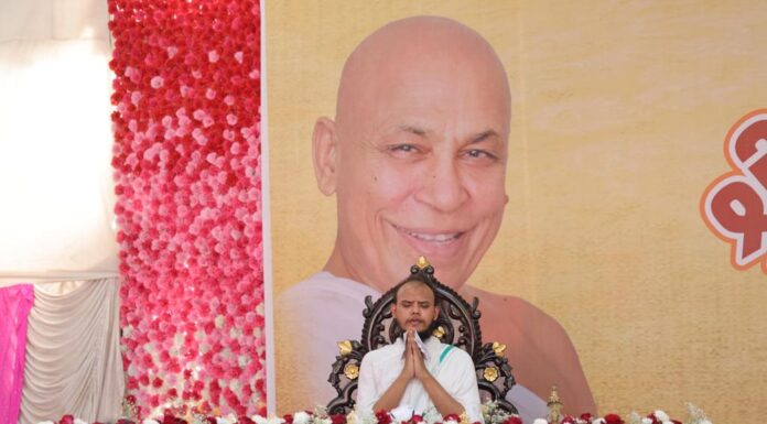 Dr.Dhairya Vallabh Maharaj: A Life Dedicated to Social Service and Spiritual Growth